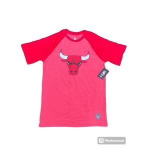 "Official NBA Chicago Bulls Red Raglan T-Shirt - Men's Short Sleeve Graphic Tee"